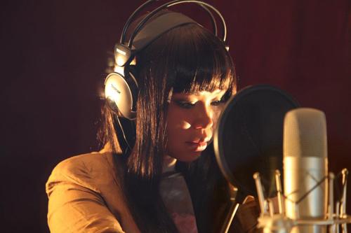 Ц.Хулан кино, жүжгийн дуунуудаа цомог болгоно